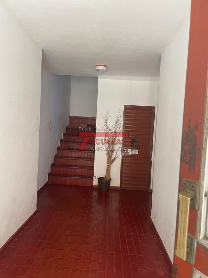 AMPLIO DEPARTAMENTO DE 3 DORMITORIOS EN CALLE CATAMARCA.