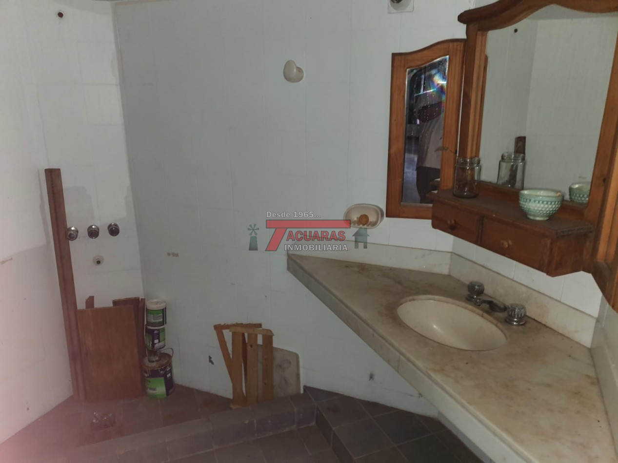 VENTA DE HERMOSA CASA ANTIGUA EN CALLE GUALEGUAYCHU. 