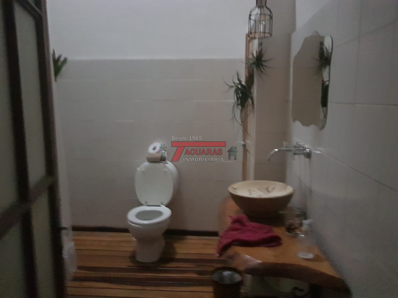 VENTA DE HERMOSA CASA ANTIGUA EN CALLE GUALEGUAYCHU. 