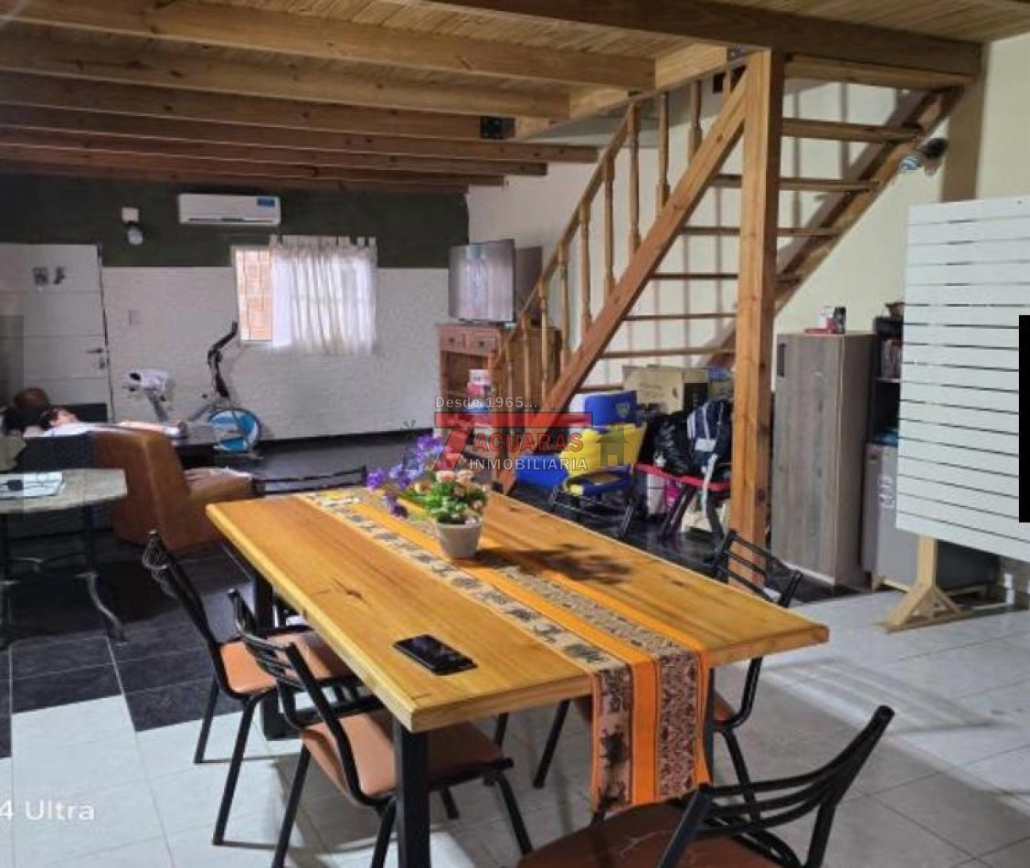 VENTA DE CASA DE 3 DORMITORIOS ZONA AEROPUERTO .