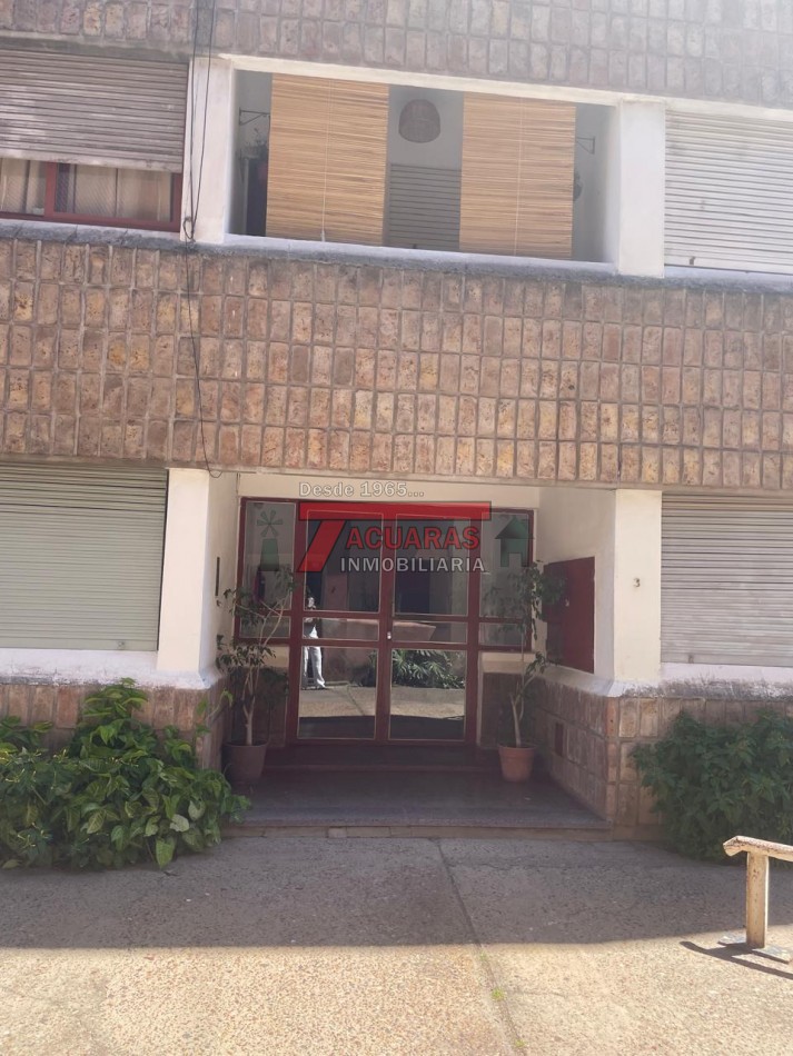 AMPLIO DEPARTAMENTO DE 3 DORMITORIOS EN CALLE CATAMARCA.