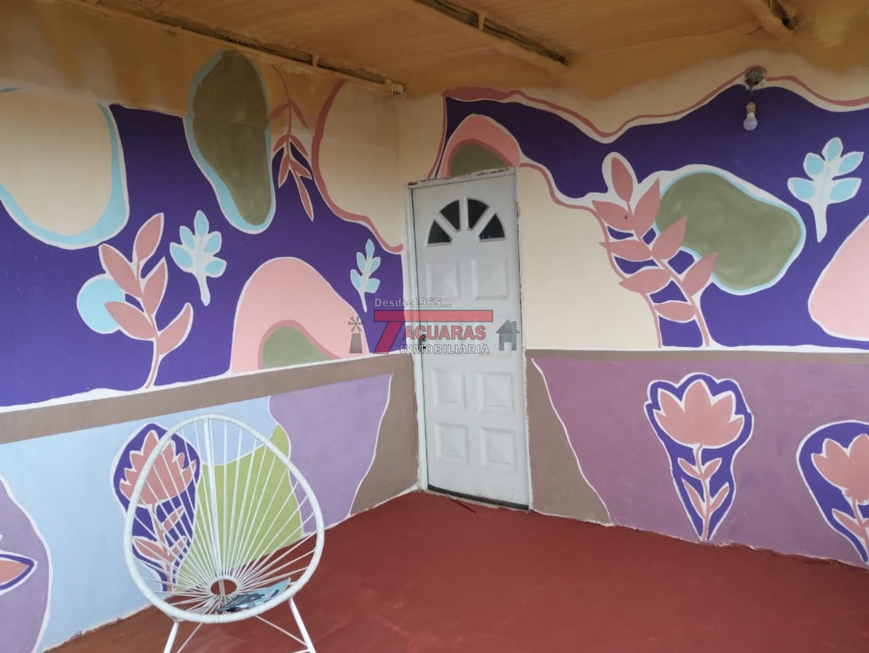 VENTA DE CASA DE 3 DORMITORIOS ZONA AEROPUERTO .