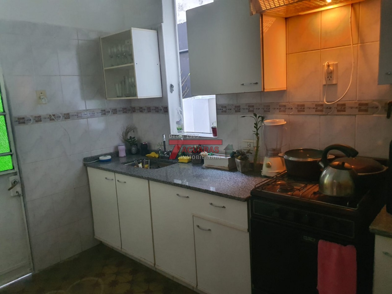 VENTA DE CASA DE 3 DORMITORIOS EN CALLE TUCUMAN ,ATENCION SOLO COMO INVERSION -