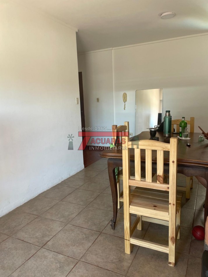 AMPLIO DEPARTAMENTO DE 3 DORMITORIOS EN CALLE CATAMARCA.