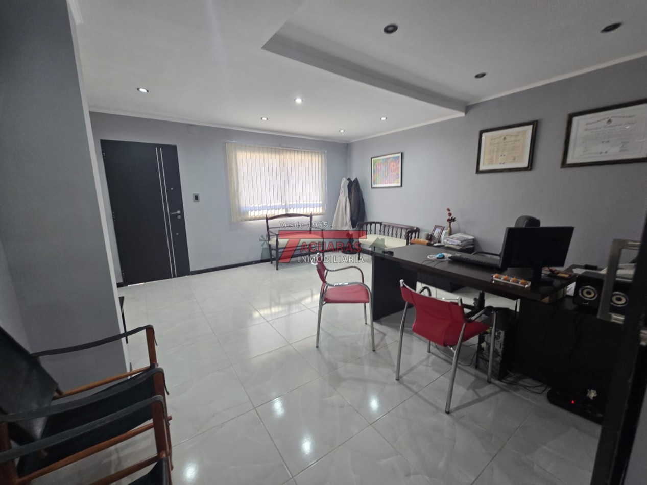 VENTA DE HERMOSA CASA EN CALLE FACUNDO ZUVIRIA 