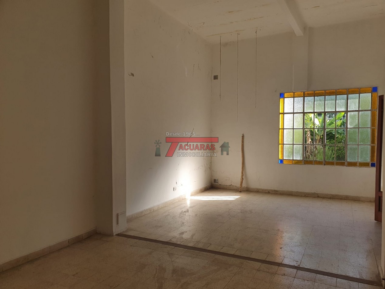 VENTA DE HERMOSA CASA ANTIGUA EN CALLE GUALEGUAYCHU. 