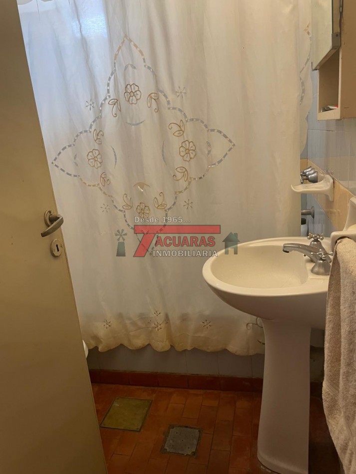 AMPLIO DEPARTAMENTO DE 3 DORMITORIOS EN CALLE CATAMARCA.