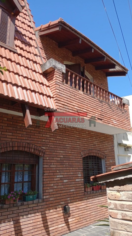 CASA INTERNA 3 HABITACIONES SOBRE  CALLE  CERVANTES .