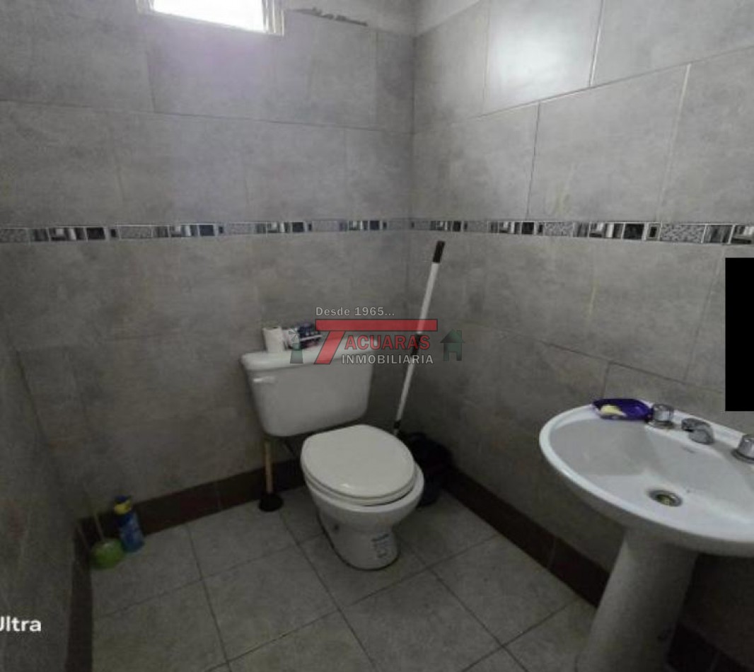 VENTA DE CASA DE 3 DORMITORIOS ZONA AEROPUERTO .