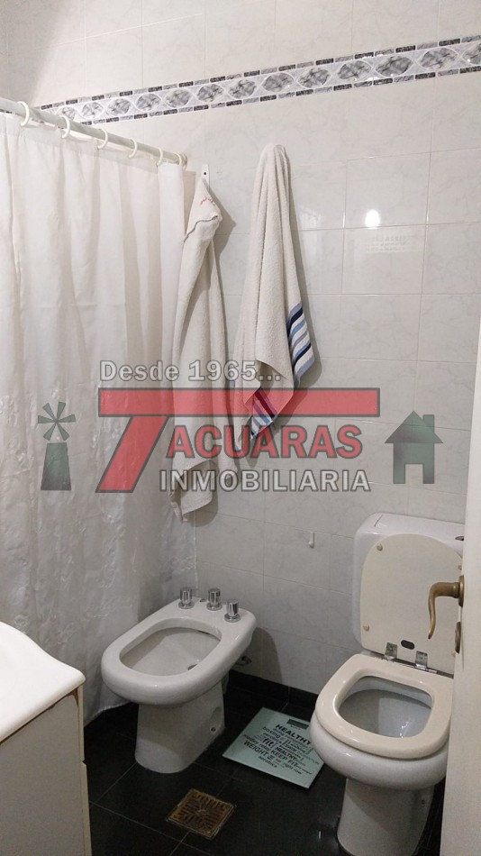 VENTA DE CASA EN PLANTA ALTA 3 DORMITORIOS EN CALLE GUALEGUAYCHU 659 .
