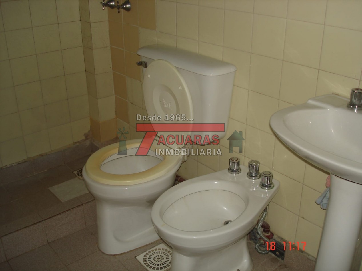 VENTA DE CASA 4 DORMITORIOS CALLE RONDEAU.