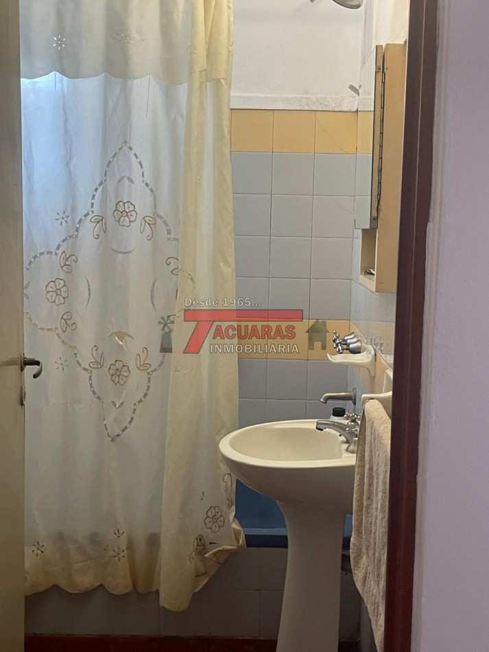 AMPLIO DEPARTAMENTO DE 3 DORMITORIOS EN CALLE CATAMARCA.