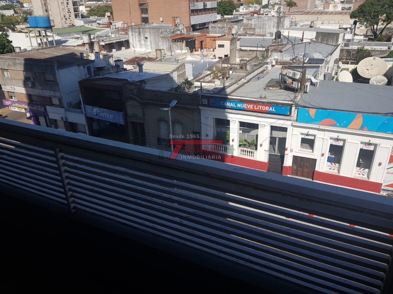 VENTA DE DEPARTAMENTO 2 DORMITORIOS Y COCHERA EN CALLE 25 DE MAYO.