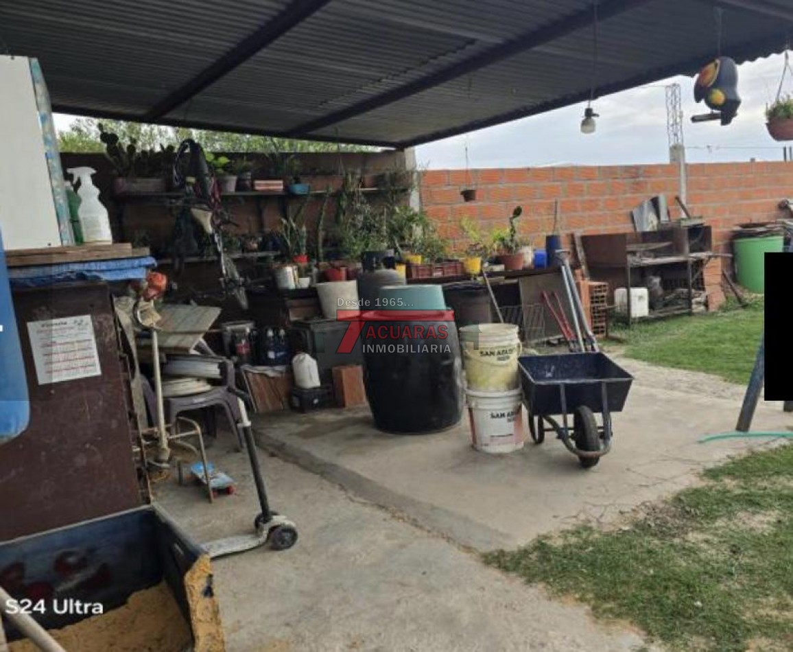 VENTA DE CASA DE 3 DORMITORIOS ZONA AEROPUERTO .