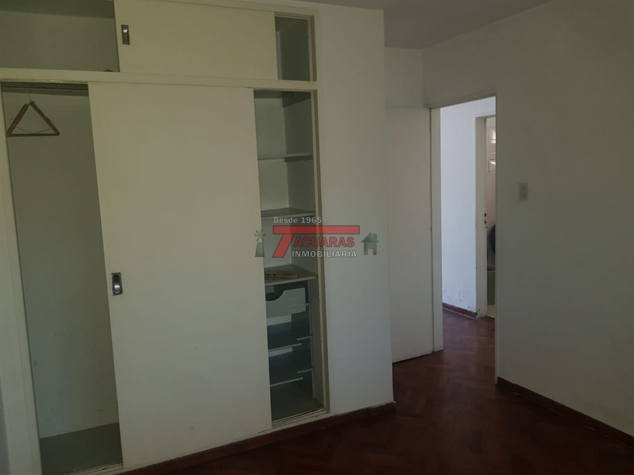 VENTA DE DEPARTAMENTO 2 DORMITORIOS Y COCHERA EN CALLE 25 DE MAYO.