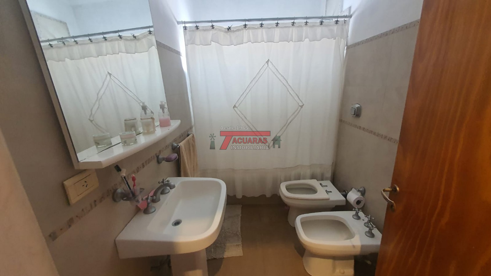 CASA EN VENTA DE 3 DORMITORIOS ZONA BLAS PARERA.