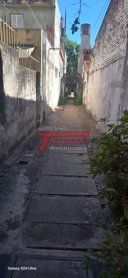 CASA INTERNA 3 HABITACIONES SOBRE  CALLE  CERVANTES .