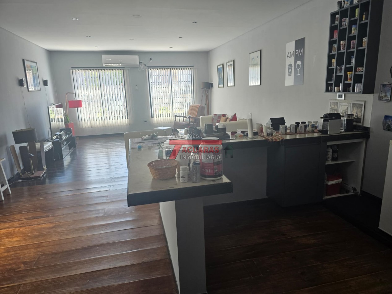 VENTA DE HERMOSA CASA EN CALLE FACUNDO ZUVIRIA 