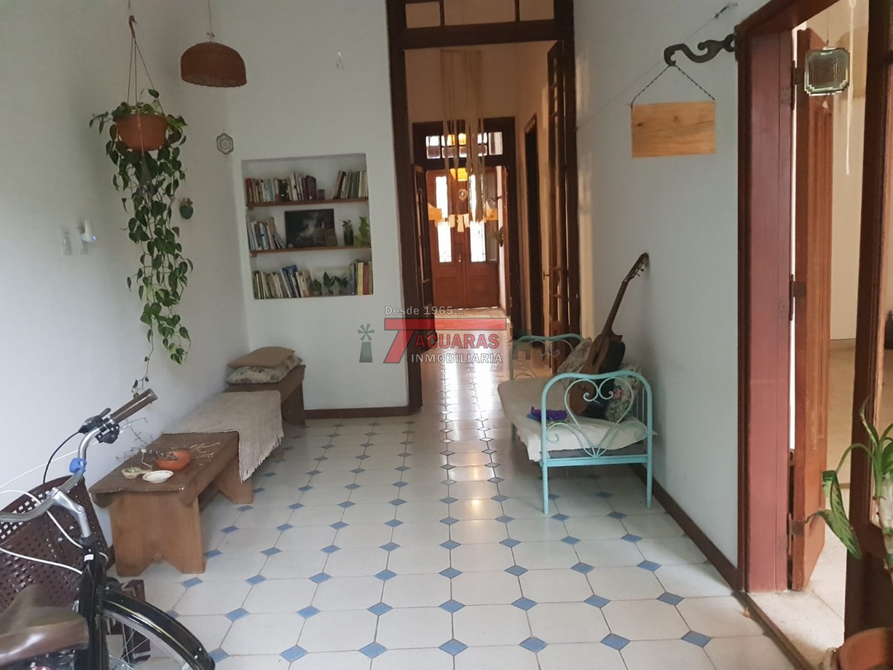 VENTA DE HERMOSA CASA ANTIGUA EN CALLE GUALEGUAYCHU. 