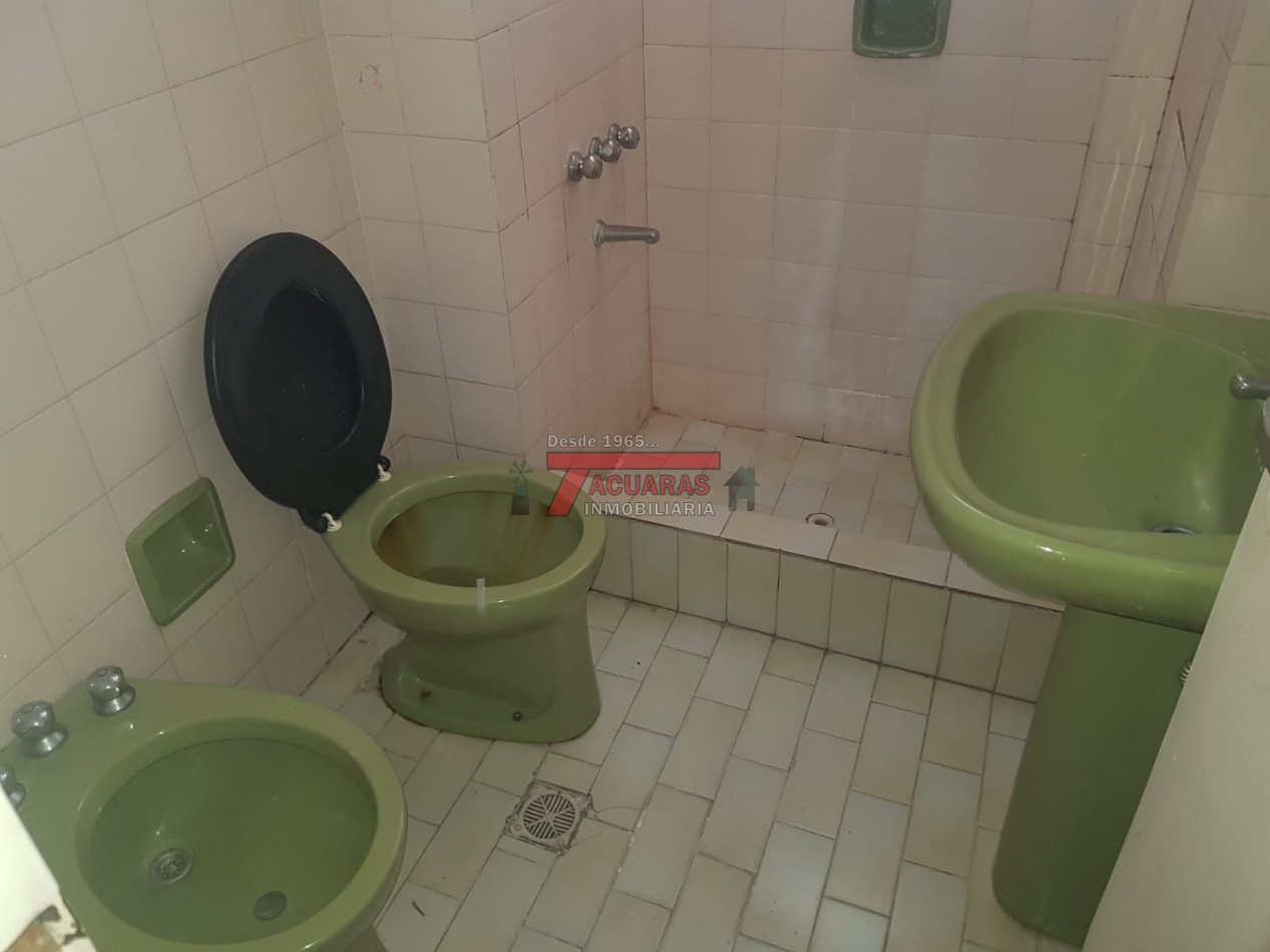 VENTA DE DEPARTAMENTO 2 DORMITORIOS Y COCHERA EN CALLE 25 DE MAYO.