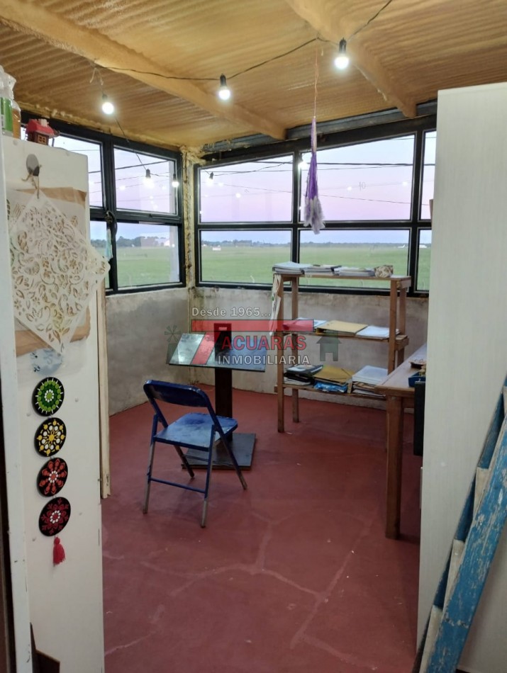 VENTA DE CASA DE 3 DORMITORIOS ZONA AEROPUERTO .