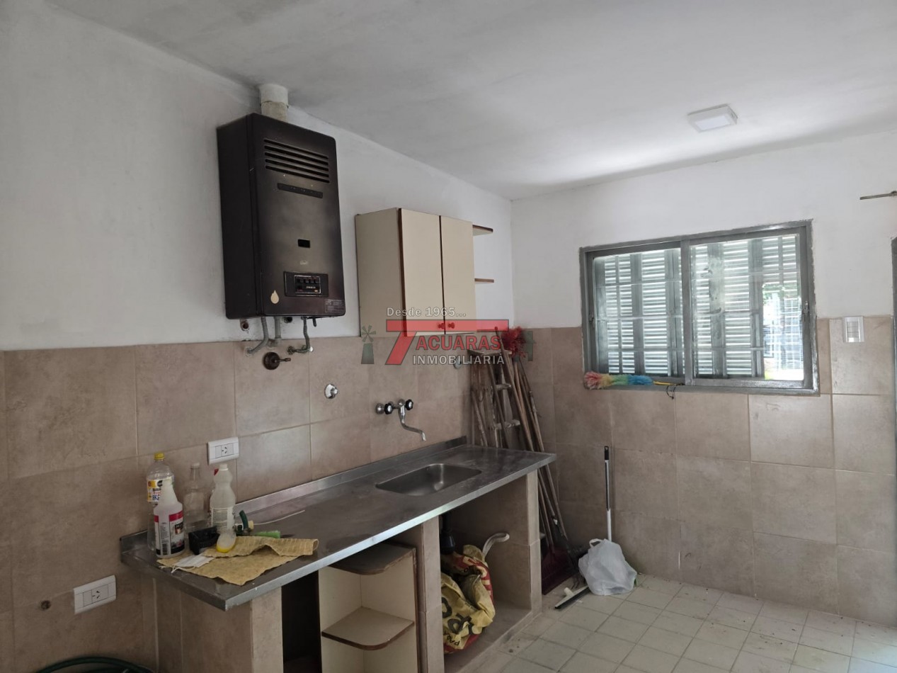 CASA 2 DORMITORIOS Y FONDO EN CALLE FRAGATA SARMIENTO.