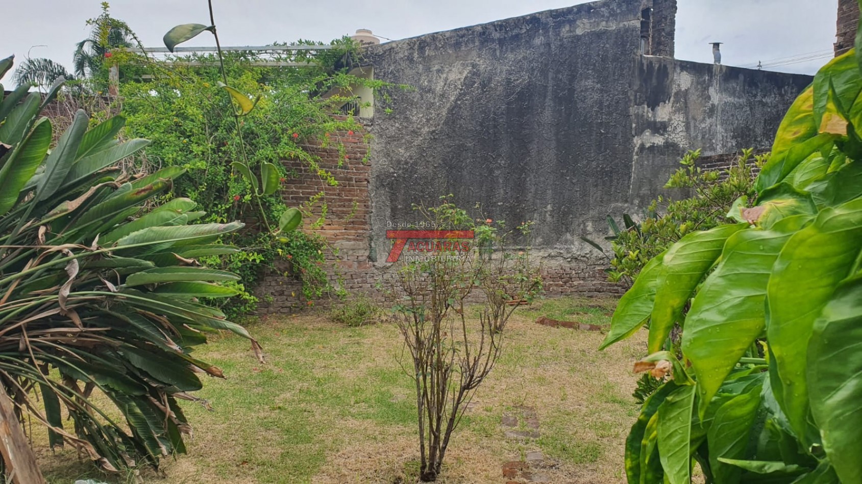 CASA 2 DORMITORIOS Y FONDO EN CALLE FRAGATA SARMIENTO.