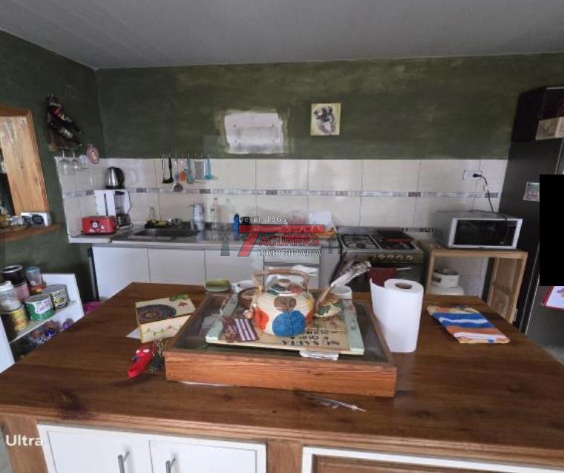 VENTA DE CASA DE 3 DORMITORIOS ZONA AEROPUERTO .