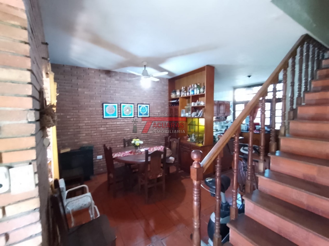 CASA INTERNA 3 HABITACIONES SOBRE  CALLE  CERVANTES .