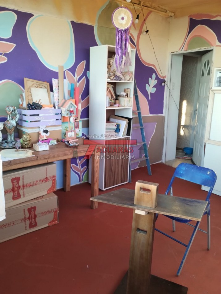 VENTA DE CASA DE 3 DORMITORIOS ZONA AEROPUERTO .