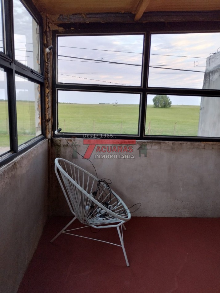 VENTA DE CASA DE 3 DORMITORIOS ZONA AEROPUERTO .