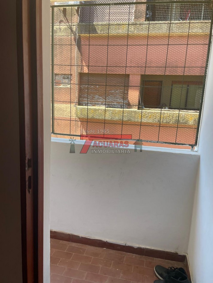 AMPLIO DEPARTAMENTO DE 3 DORMITORIOS EN CALLE CATAMARCA.