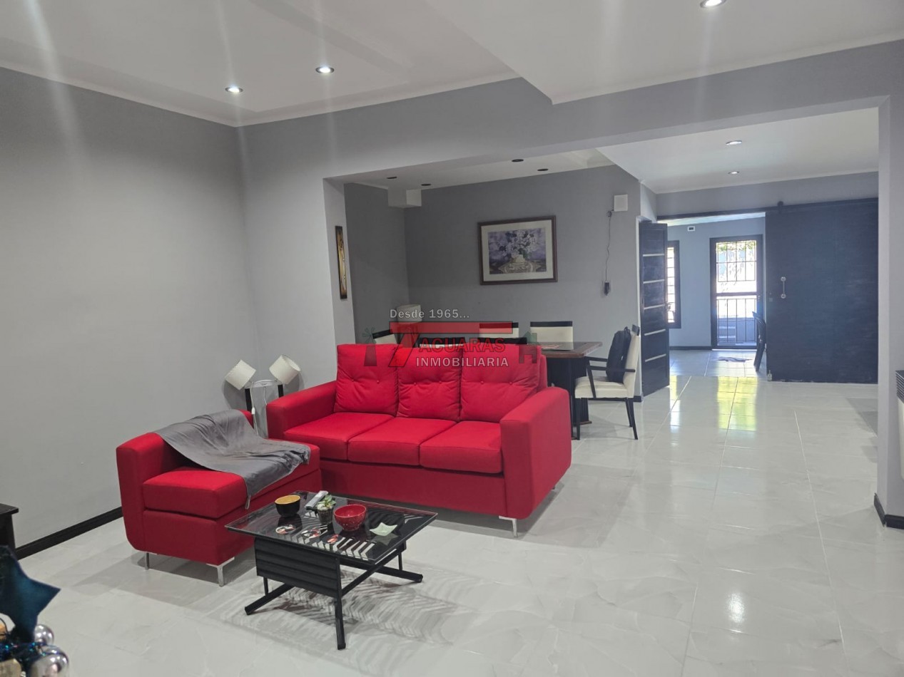 VENTA DE HERMOSA CASA EN CALLE FACUNDO ZUVIRIA 