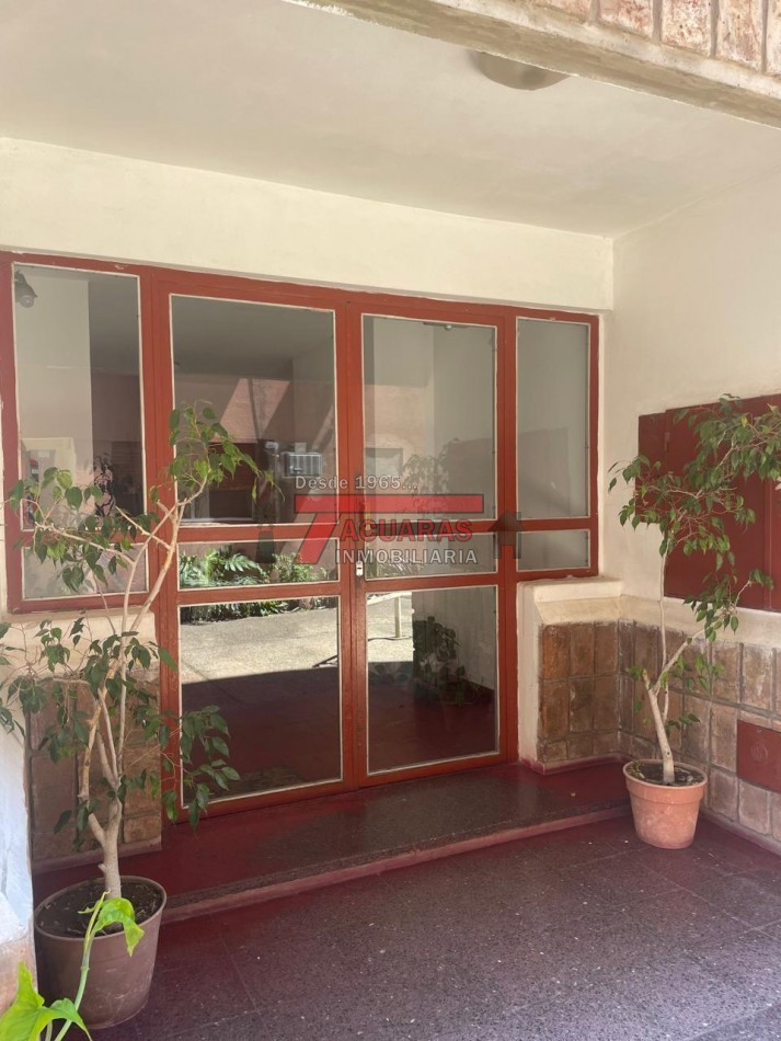 AMPLIO DEPARTAMENTO DE 3 DORMITORIOS EN CALLE CATAMARCA.