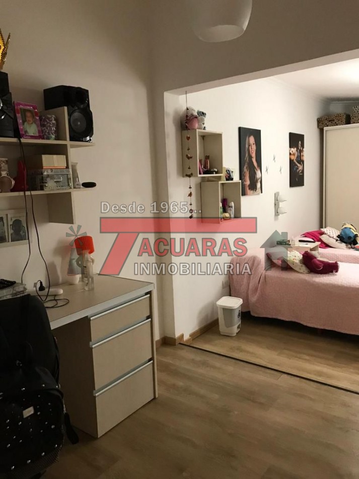 CASA EN VENTA -2 PLANTAS, 4 DORMITORIOS, PILETA Y QUINCHO INDEPENDIENTE A MINUTOS DEL CENTRO.