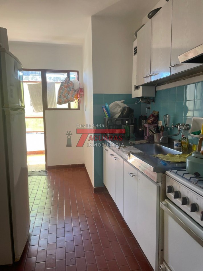 AMPLIO DEPARTAMENTO DE 3 DORMITORIOS EN CALLE CATAMARCA.