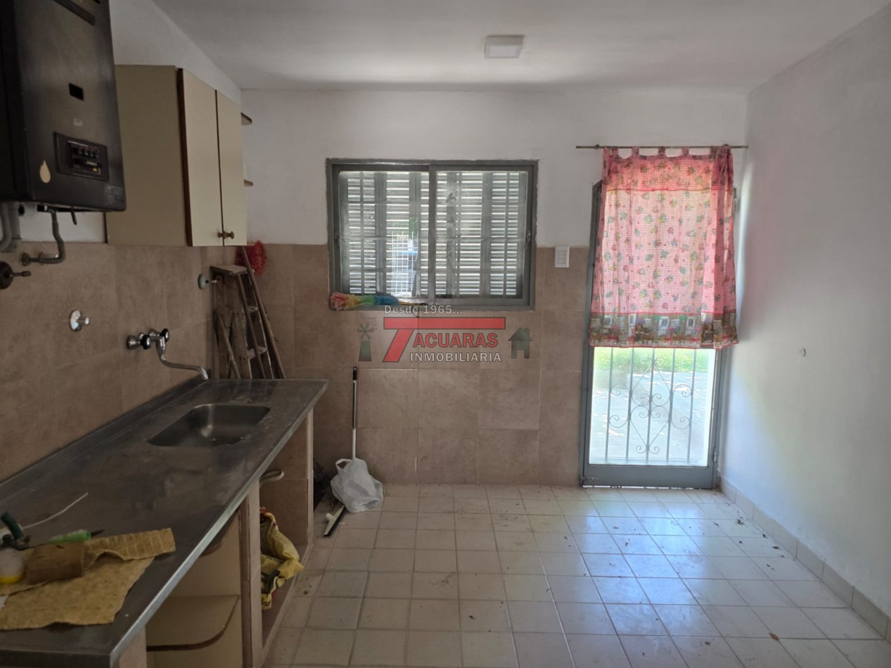 CASA 2 DORMITORIOS Y FONDO EN CALLE FRAGATA SARMIENTO.