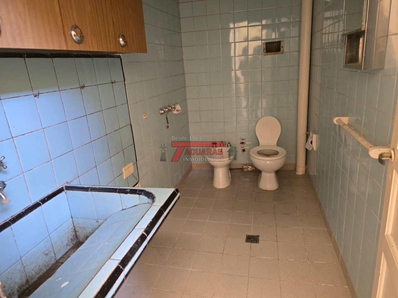 VENTA DE CASA EN CALLE SARAVI ZONA SANTA TERESITA.