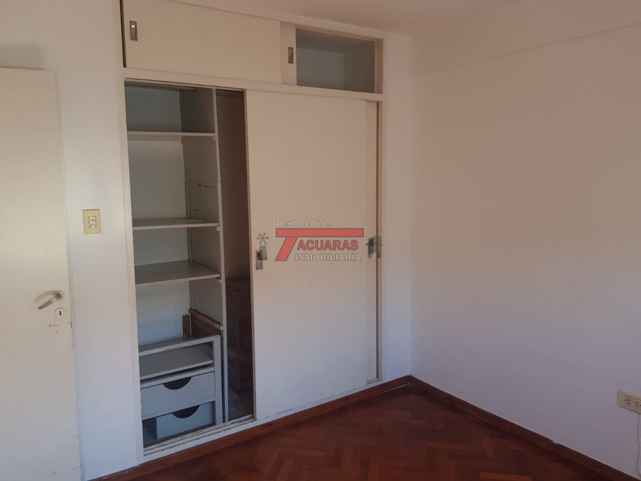 VENTA DE DEPARTAMENTO 2 DORMITORIOS Y COCHERA EN CALLE 25 DE MAYO.