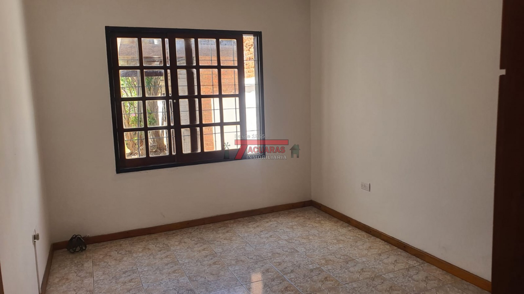 VENTA DE CASA 4 DORMITORIOS CALLE LEBENSHON.