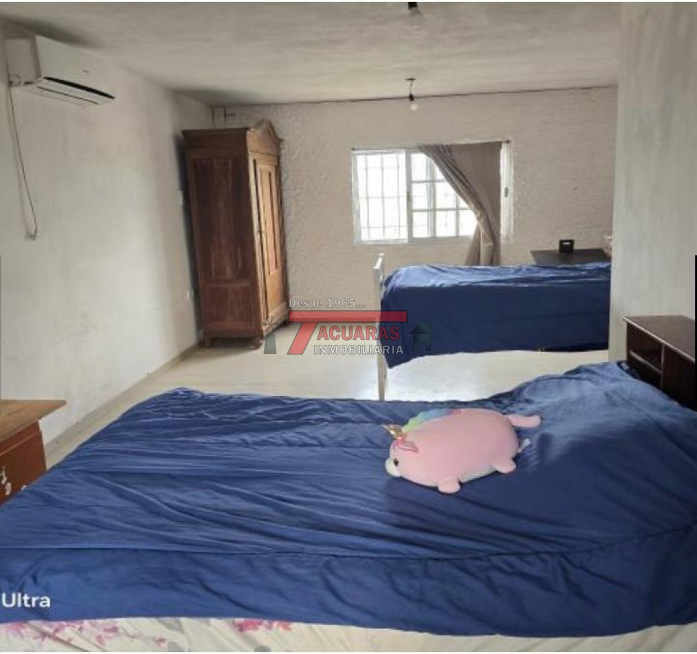 VENTA DE CASA DE 3 DORMITORIOS ZONA AEROPUERTO .