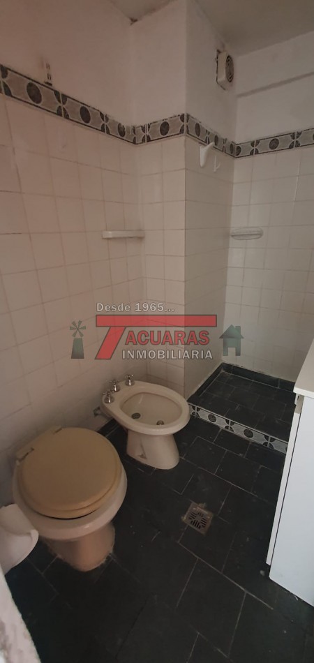 VENTA DE DEPARTAMENTO DOS DORMITORIOS Y COCHERA ZONA PARQUE URQUIZA .