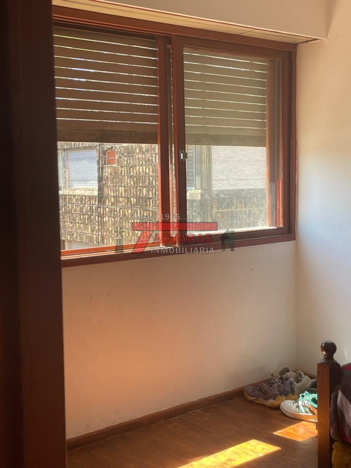 AMPLIO DEPARTAMENTO DE 3 DORMITORIOS EN CALLE CATAMARCA.