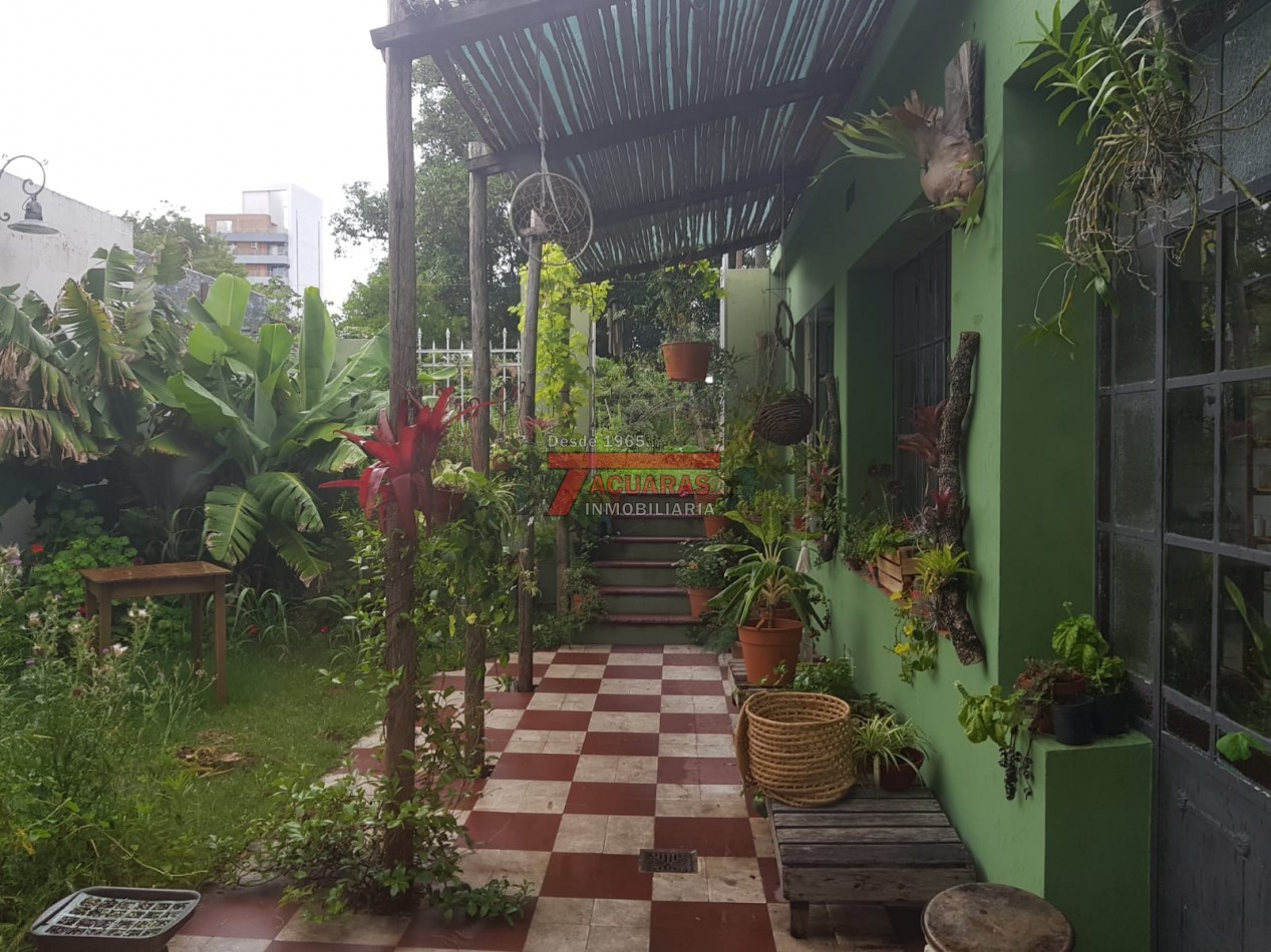 VENTA DE HERMOSA CASA ANTIGUA EN CALLE GUALEGUAYCHU. 
