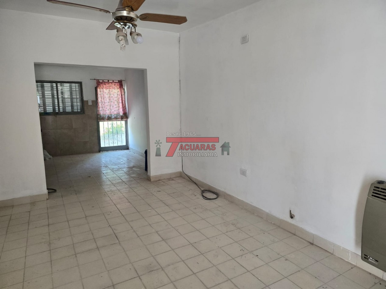 CASA 2 DORMITORIOS Y FONDO EN CALLE FRAGATA SARMIENTO.