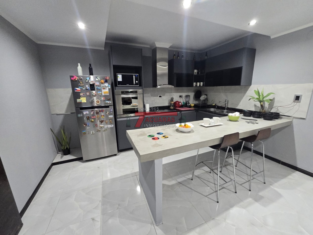 VENTA DE HERMOSA CASA EN CALLE FACUNDO ZUVIRIA 