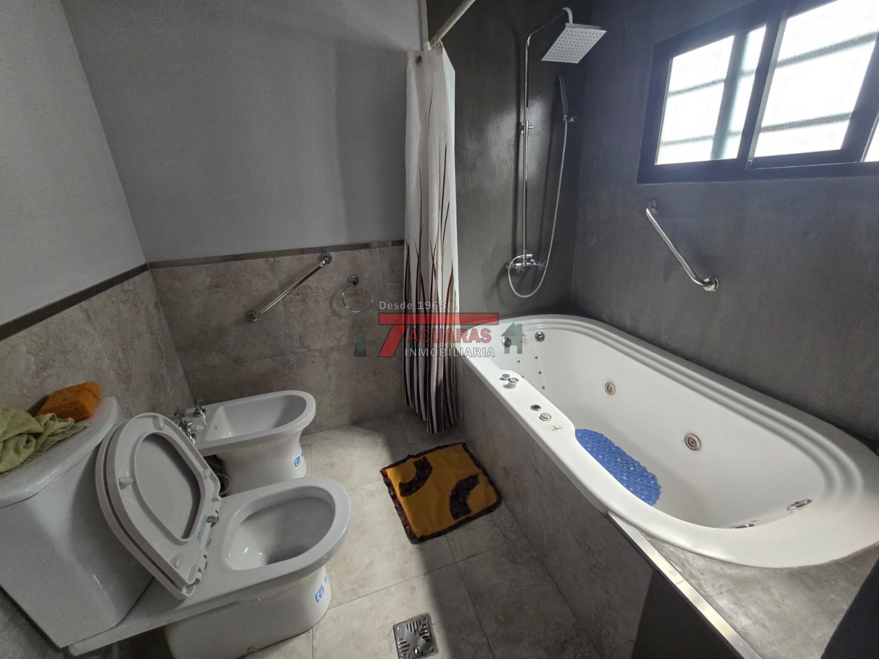 VENTA DE HERMOSA CASA EN CALLE FACUNDO ZUVIRIA 