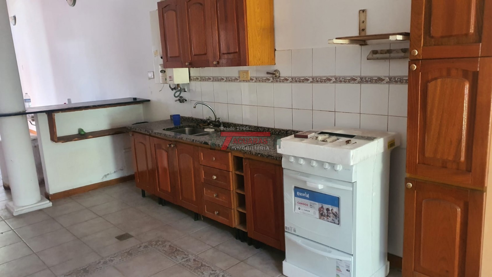 VENTA DE CASA 4 DORMITORIOS CALLE LEBENSHON.