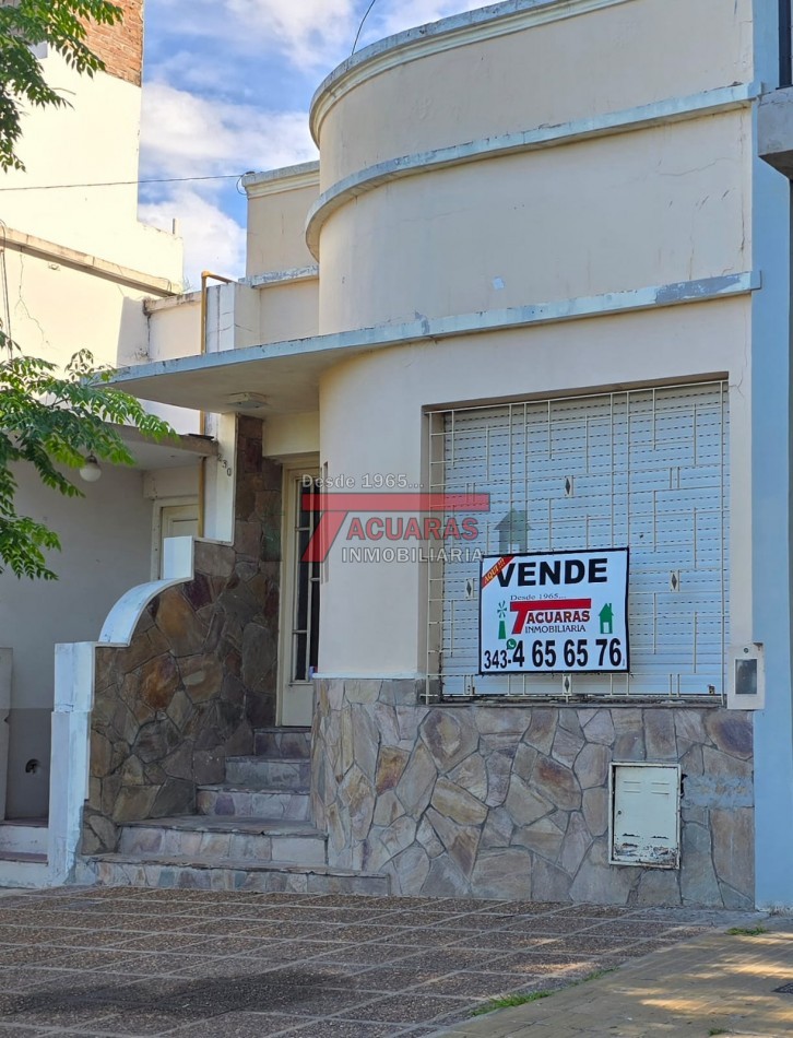 VENTA DE CASA EN CALLE SARAVI ZONA SANTA TERESITA.