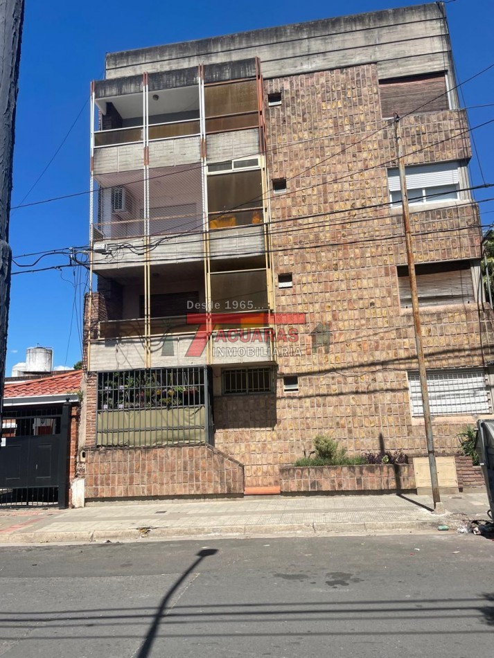 AMPLIO DEPARTAMENTO DE 3 DORMITORIOS EN CALLE CATAMARCA.